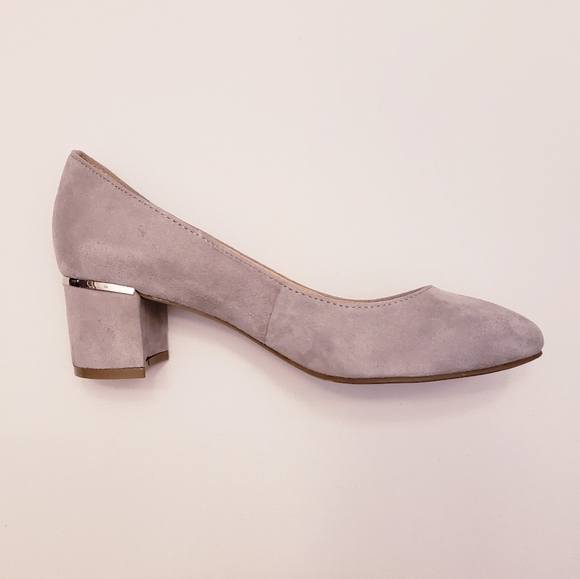 Liz Claiborne Gray Suede Pumps - Picture 5 of 7
